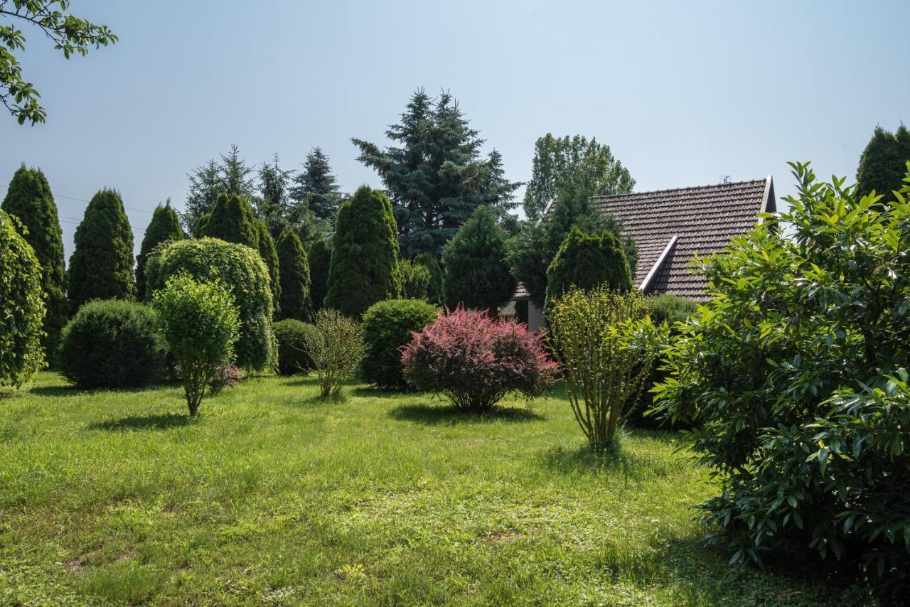 Posteleki Vendeghaz-Nyugalom Szigetei Villa Гюла Екстериор снимка