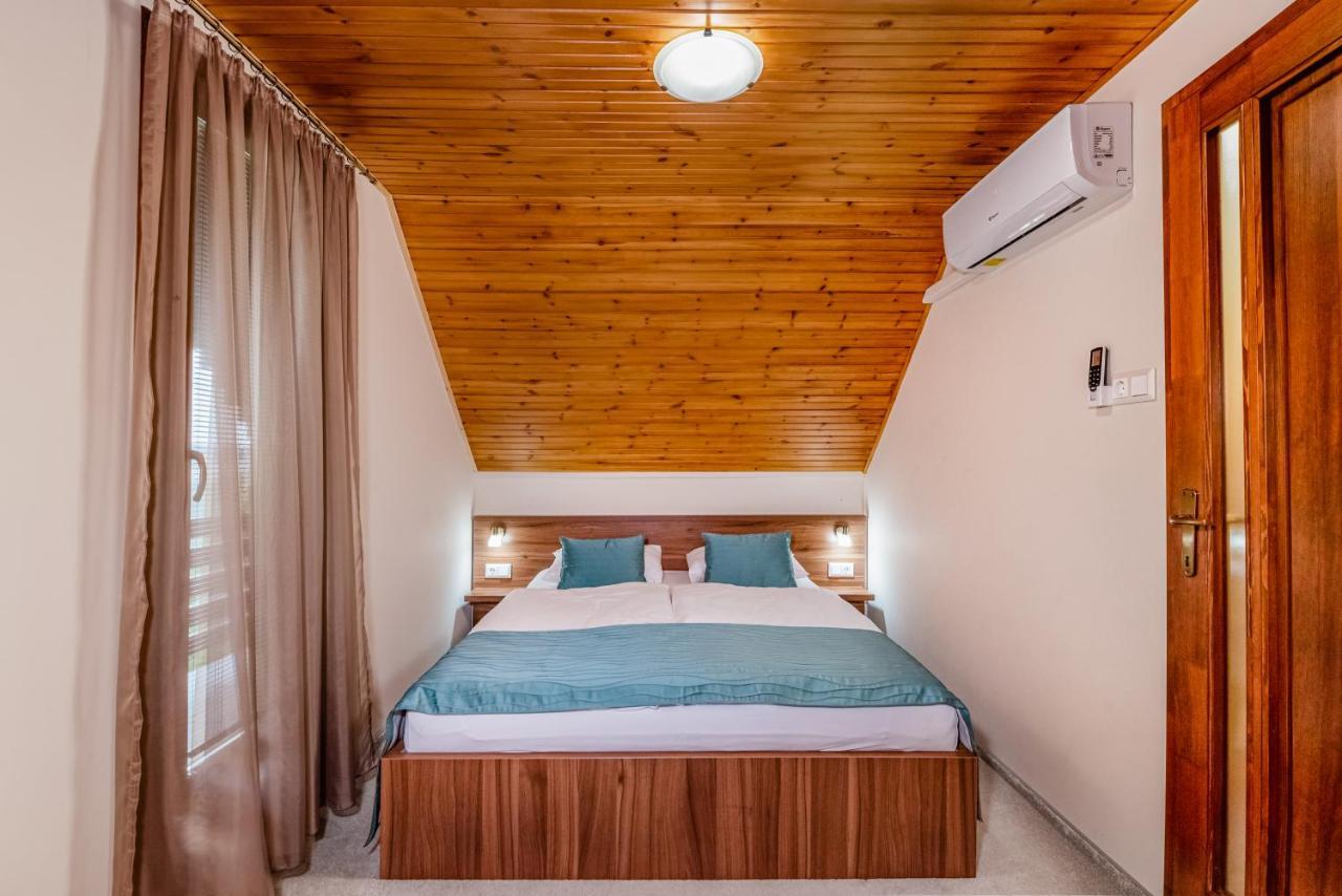 Posteleki Vendeghaz-Nyugalom Szigetei Villa Гюла Екстериор снимка