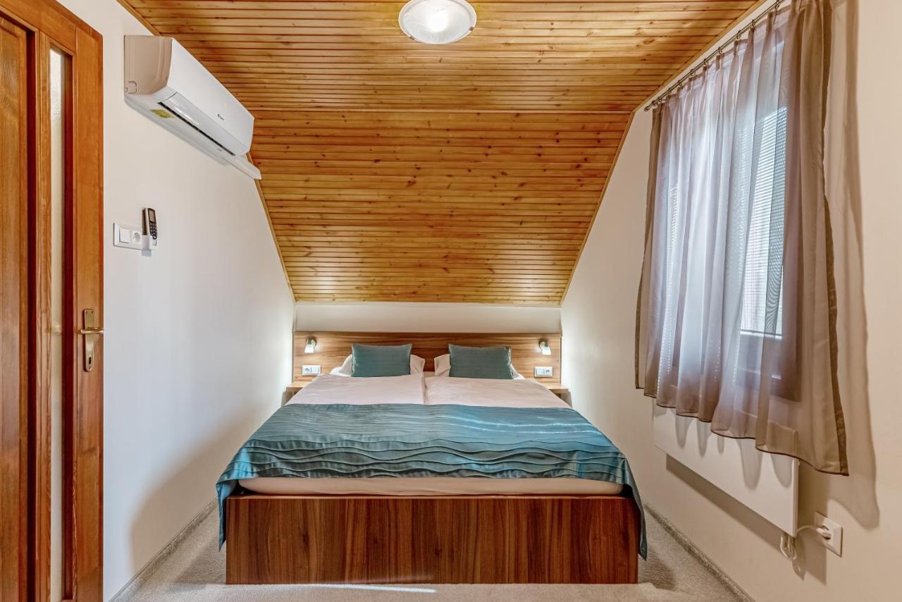 Posteleki Vendeghaz-Nyugalom Szigetei Villa Гюла Екстериор снимка